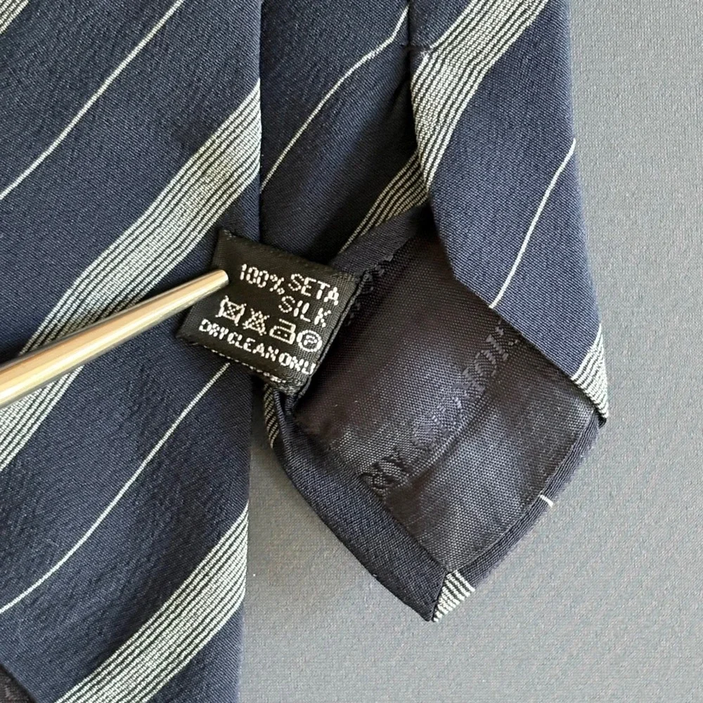 Giorgio Armani Mens Silk Necktie Navy Blue Silver Stripe Made Italy